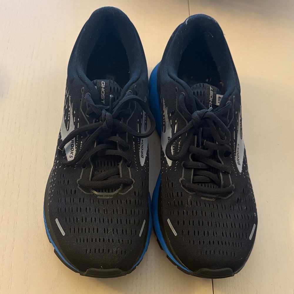 Brooks Ghost Athletic Shoes in Black and Blue